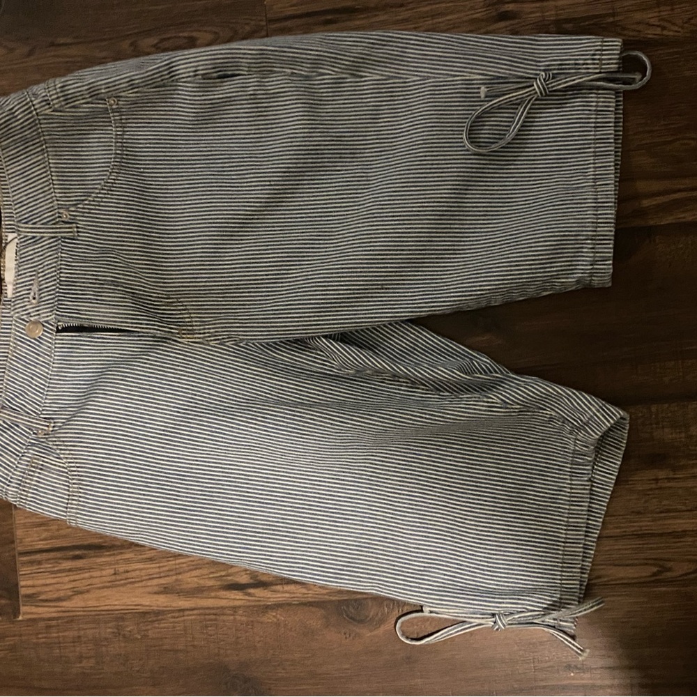 Striped Capri Pants with Tie Detail